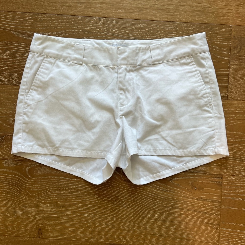 GAP Women's Shorts in Crisp White